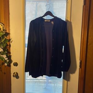 Long sleeves purple lite weight jacket. Size Medium.